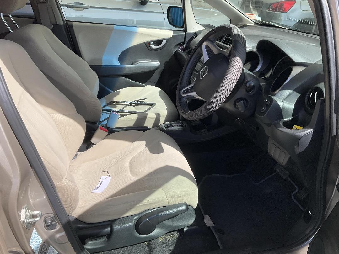 Photo '21' of Honda FIT Photo '21' of Honda FIT