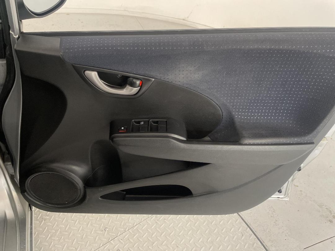 Photo '15' of Honda FIT Photo '15' of Honda FIT