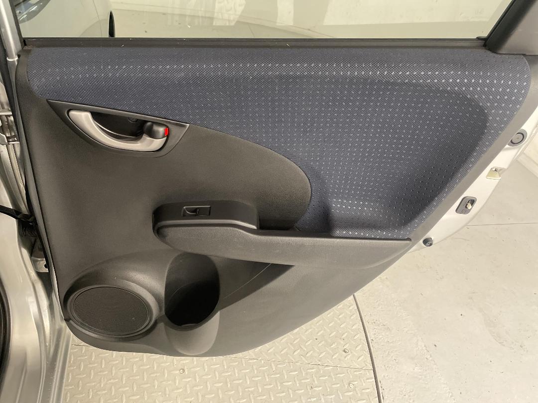 Photo '19' of Honda FIT Photo '19' of Honda FIT