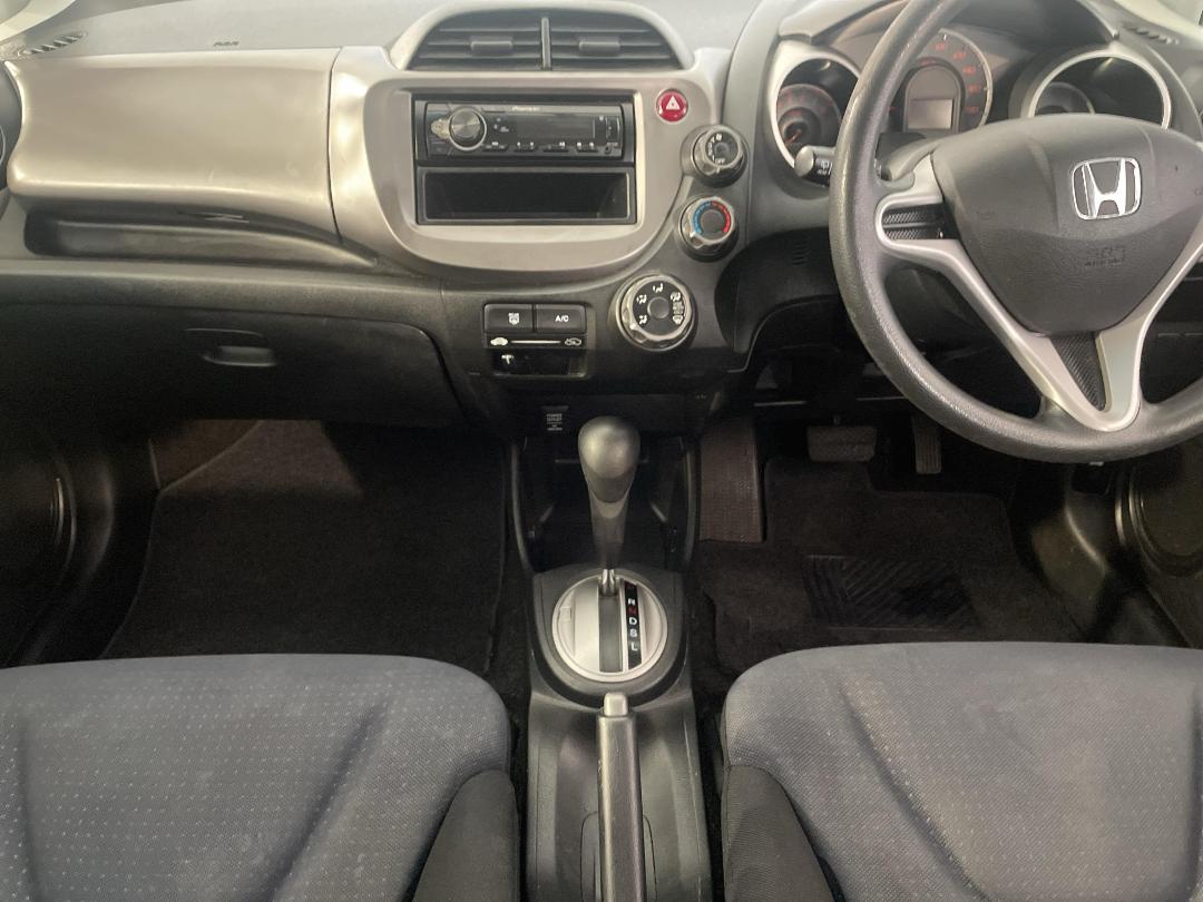 Photo '18' of Honda FIT Photo '18' of Honda FIT