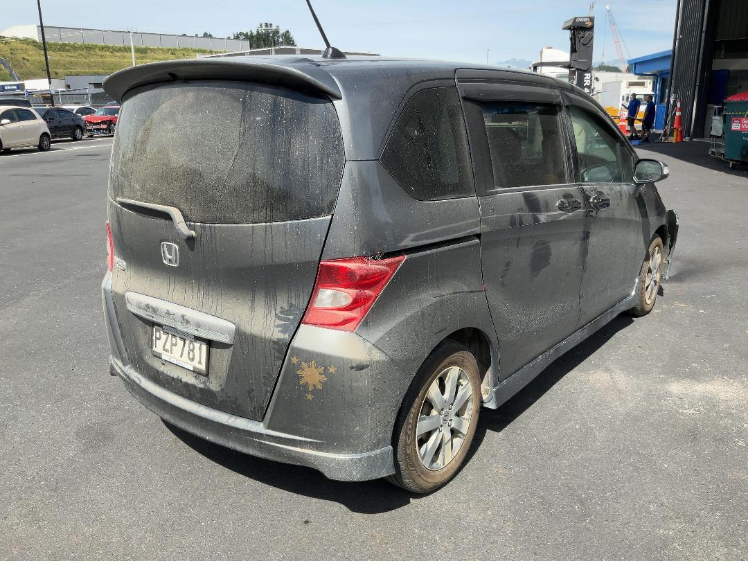 Photo '7' of Honda Freed Photo '7' of Honda Freed