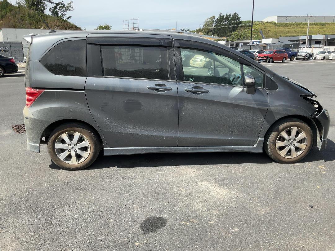 Photo '8' of Honda Freed Photo '8' of Honda Freed