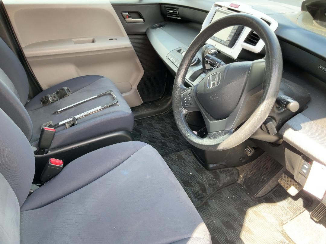 Photo '16' of Honda Freed Photo '16' of Honda Freed