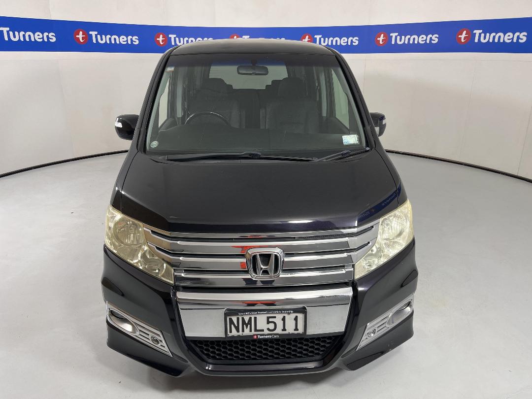 Photo '2' of Honda Stepwagon Photo '2' of Honda Stepwagon