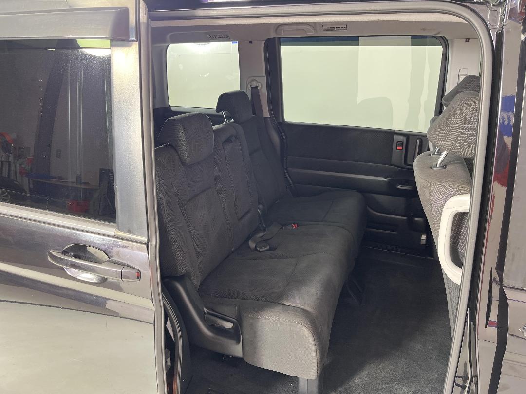 Photo '19' of Honda Stepwagon Photo '19' of Honda Stepwagon