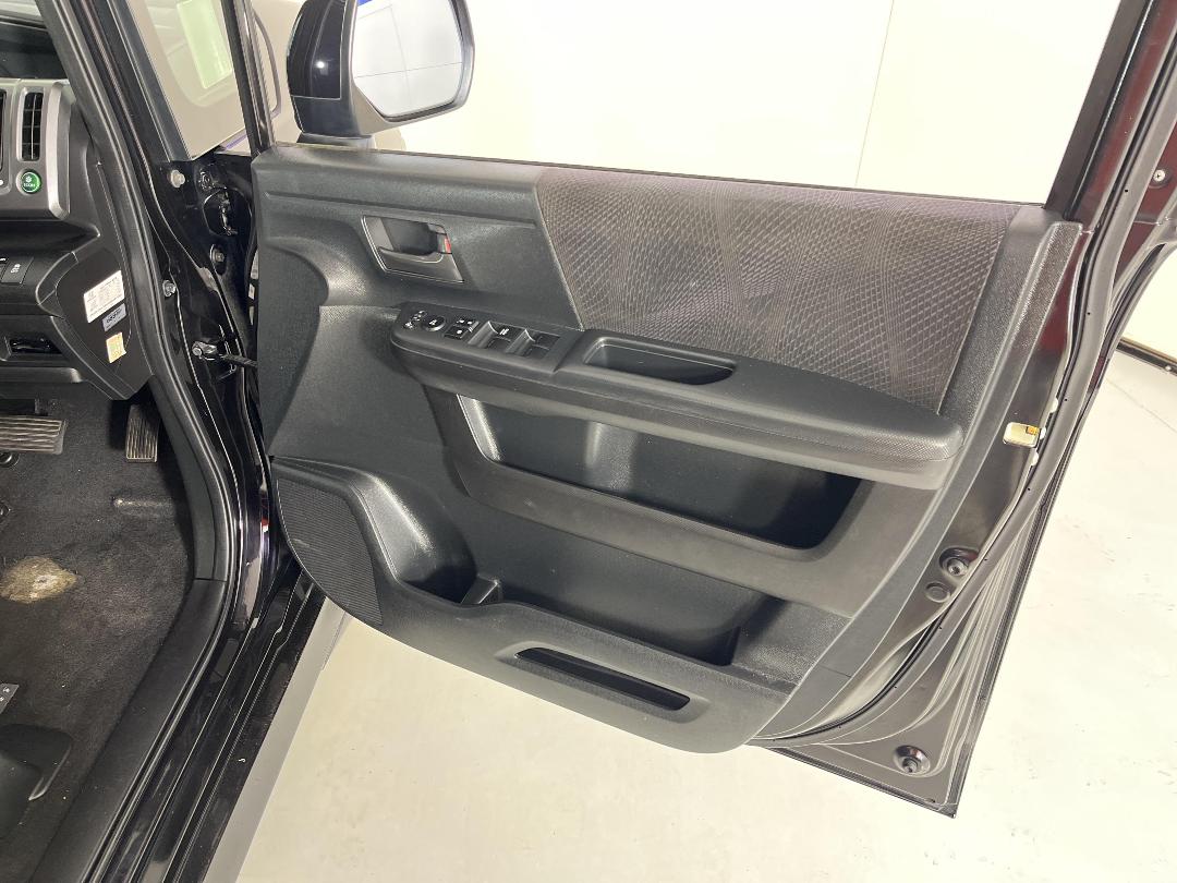 Photo '15' of Honda Stepwagon Photo '15' of Honda Stepwagon