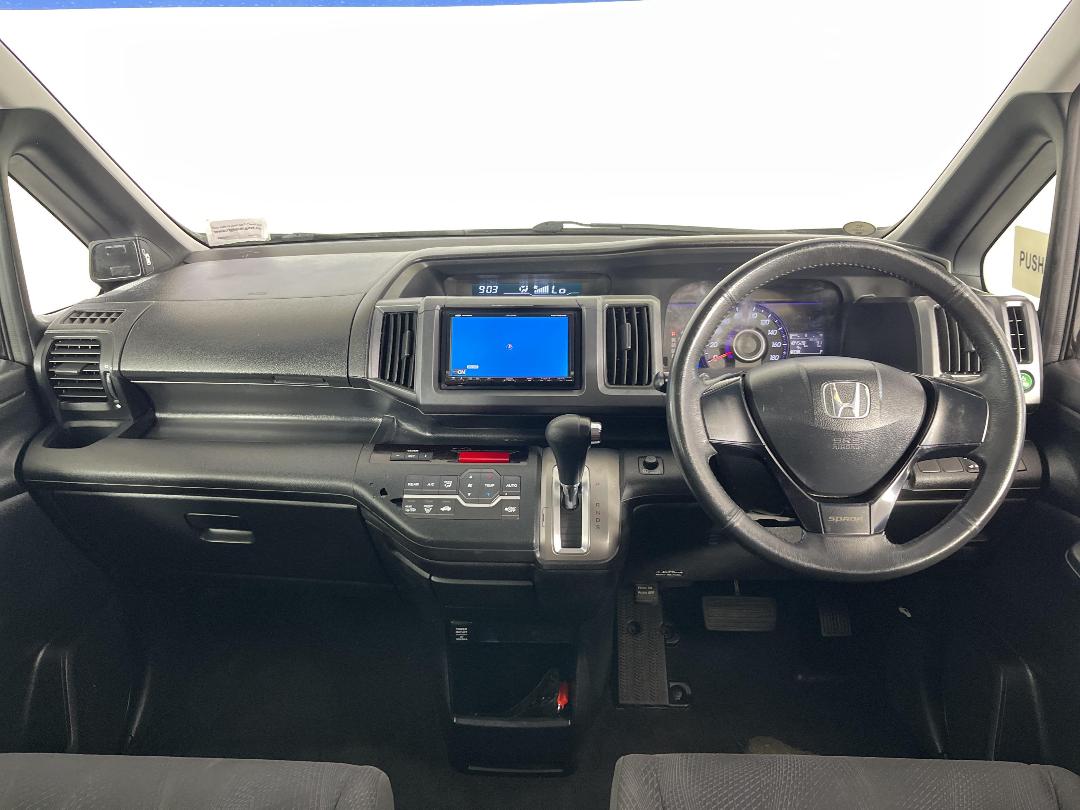 Photo '17' of Honda Stepwagon Photo '17' of Honda Stepwagon