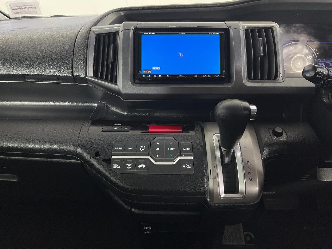 Photo '18' of Honda Stepwagon Photo '18' of Honda Stepwagon