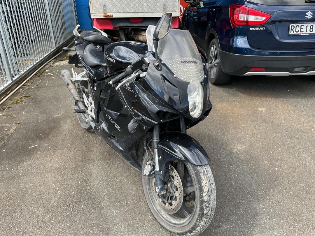 Photo '2' of Hyosung GT 250RN Photo '2' of Hyosung GT 250RN