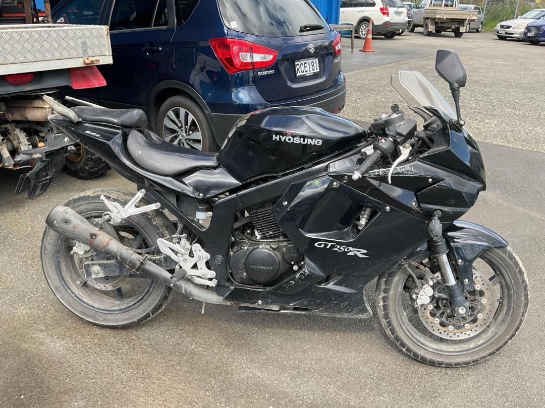 Photo '3' of Hyosung GT 250RN Photo '3' of Hyosung GT 250RN