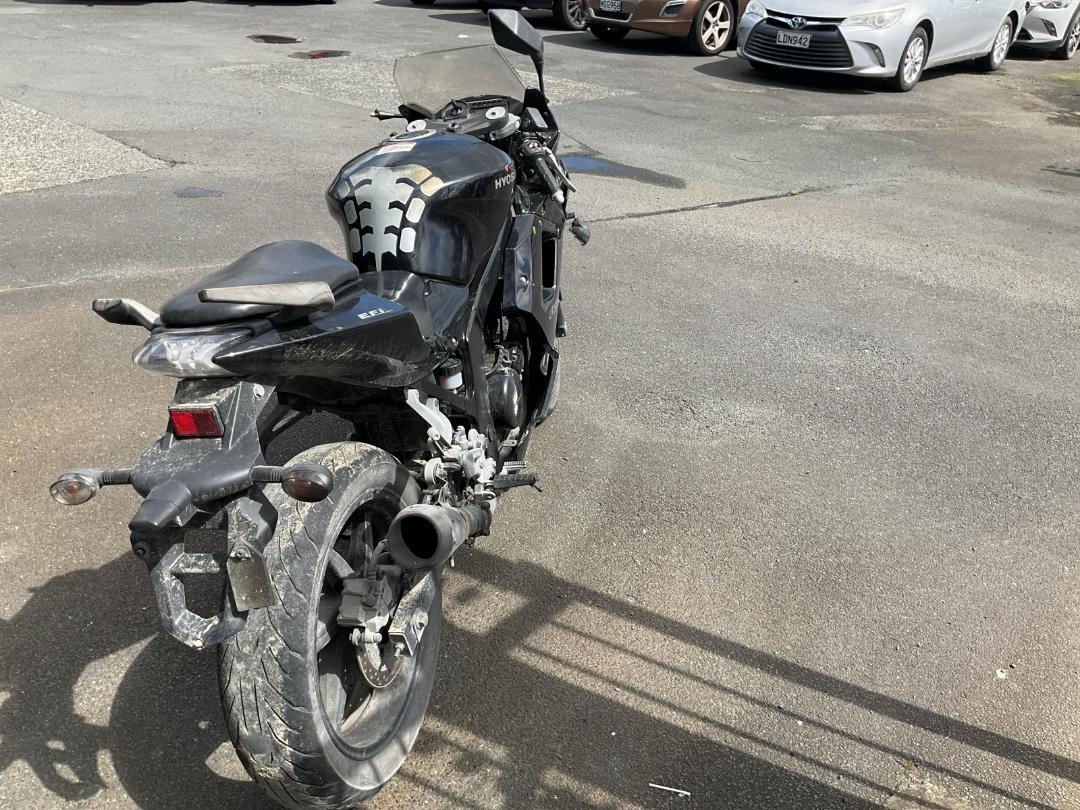 Photo '4' of Hyosung GT 250RN Photo '4' of Hyosung GT 250RN