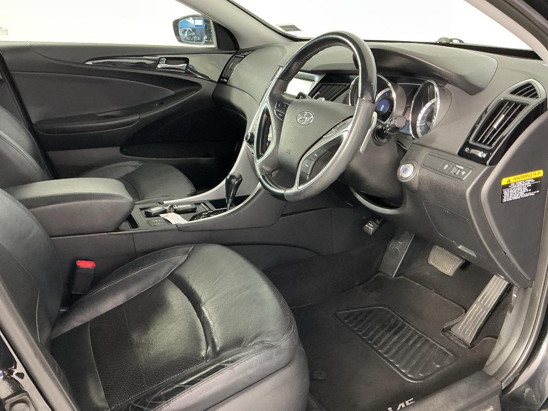 Photo '16' of Hyundai I45 Photo '16' of Hyundai I45