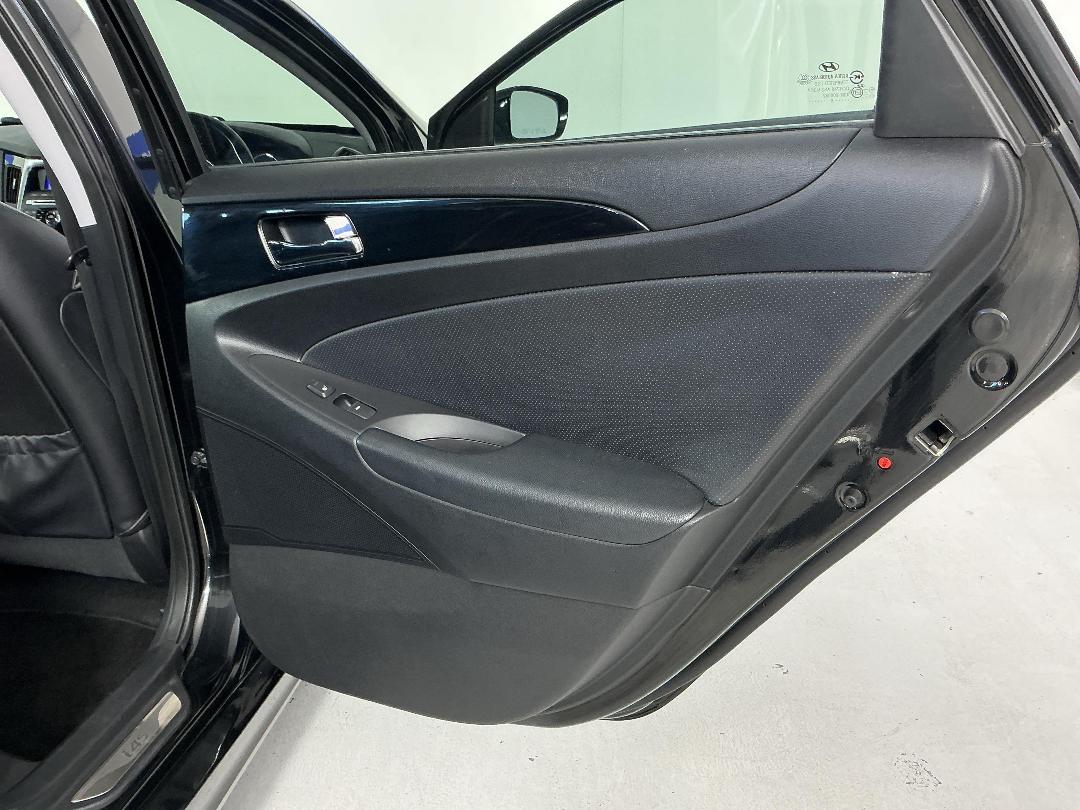 Photo '19' of Hyundai I45 Photo '19' of Hyundai I45