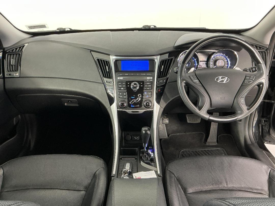 Photo '17' of Hyundai I45 Photo '17' of Hyundai I45