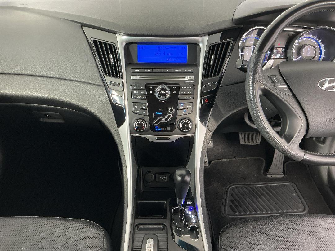 Photo '18' of Hyundai I45 Photo '18' of Hyundai I45