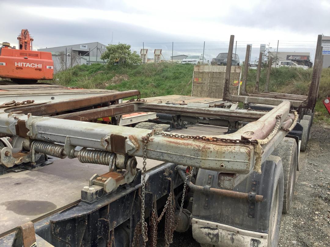 Photo '11' of International 9800 EAGLE Logger