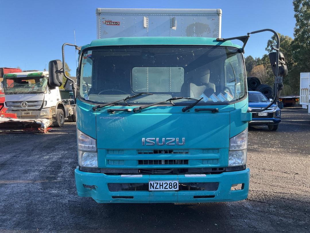 Photo '3' of Isuzu Forward BOXBODY Box Body Photo '3' of Isuzu Forward BOXBODY Box Body