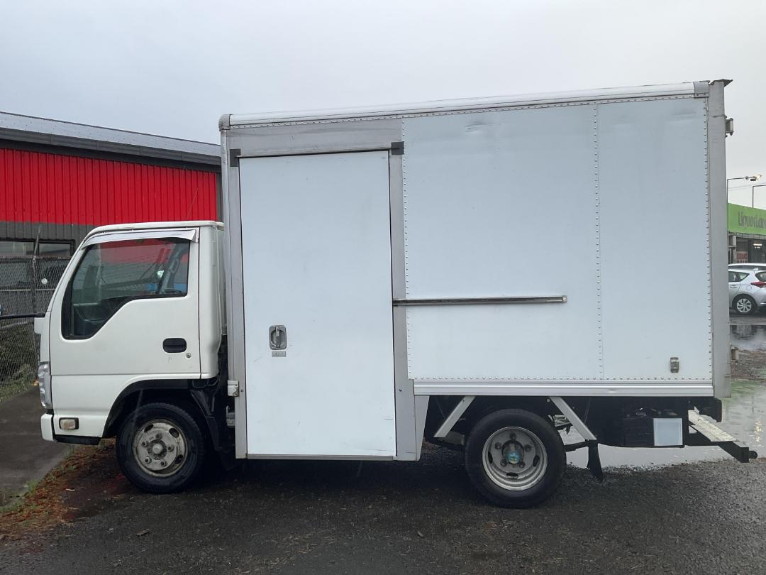 Photo '5' of Isuzu NHR NHR85AN Box Body Photo '5' of Isuzu NHR NHR85AN Box Body