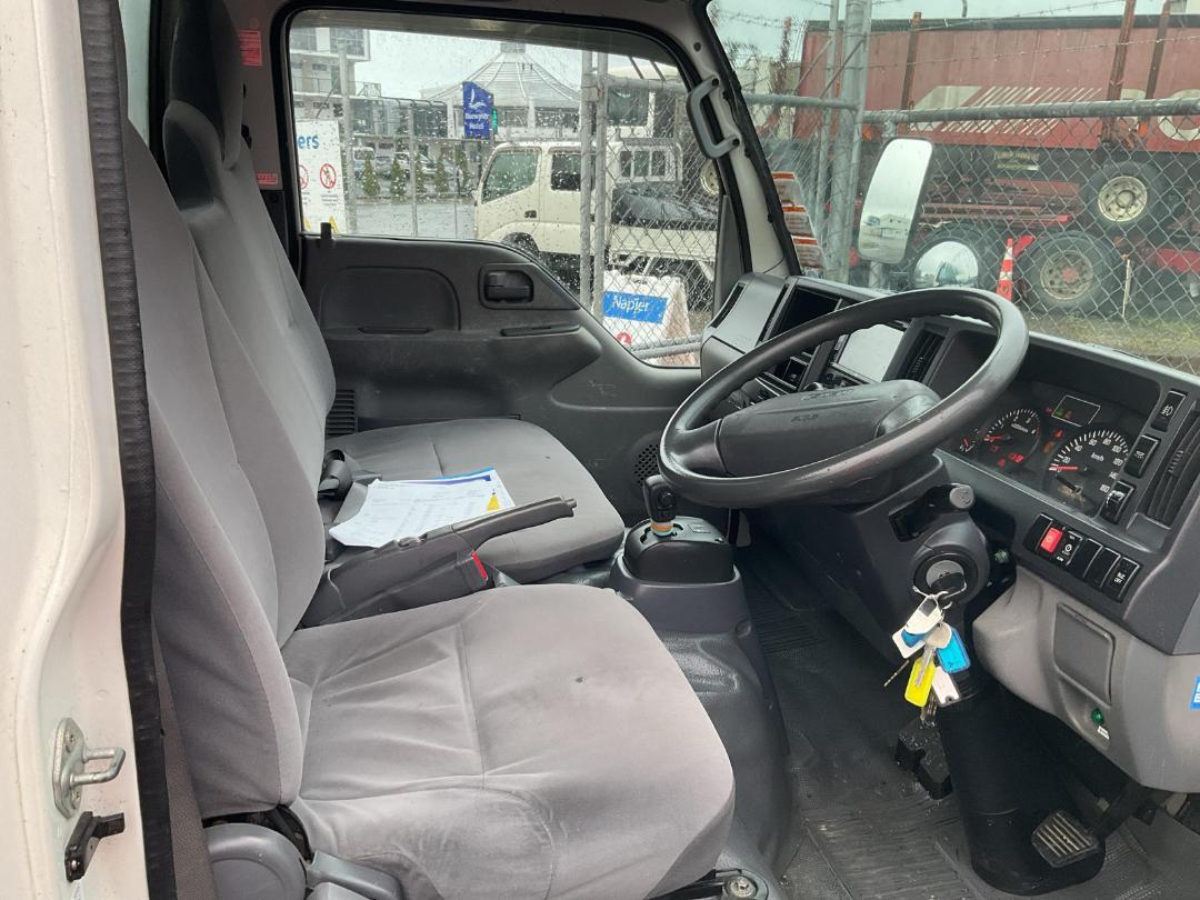 Photo '10' of Isuzu NHR NHR85AN Box Body Photo '10' of Isuzu NHR NHR85AN Box Body