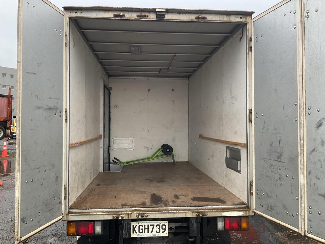 Photo '11' of Isuzu NHR NHR85AN Box Body Photo '11' of Isuzu NHR NHR85AN Box Body