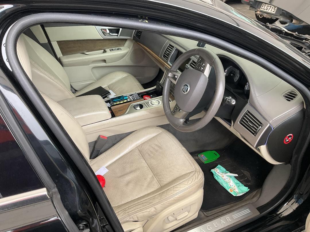 Photo '18' of Jaguar XF Premium