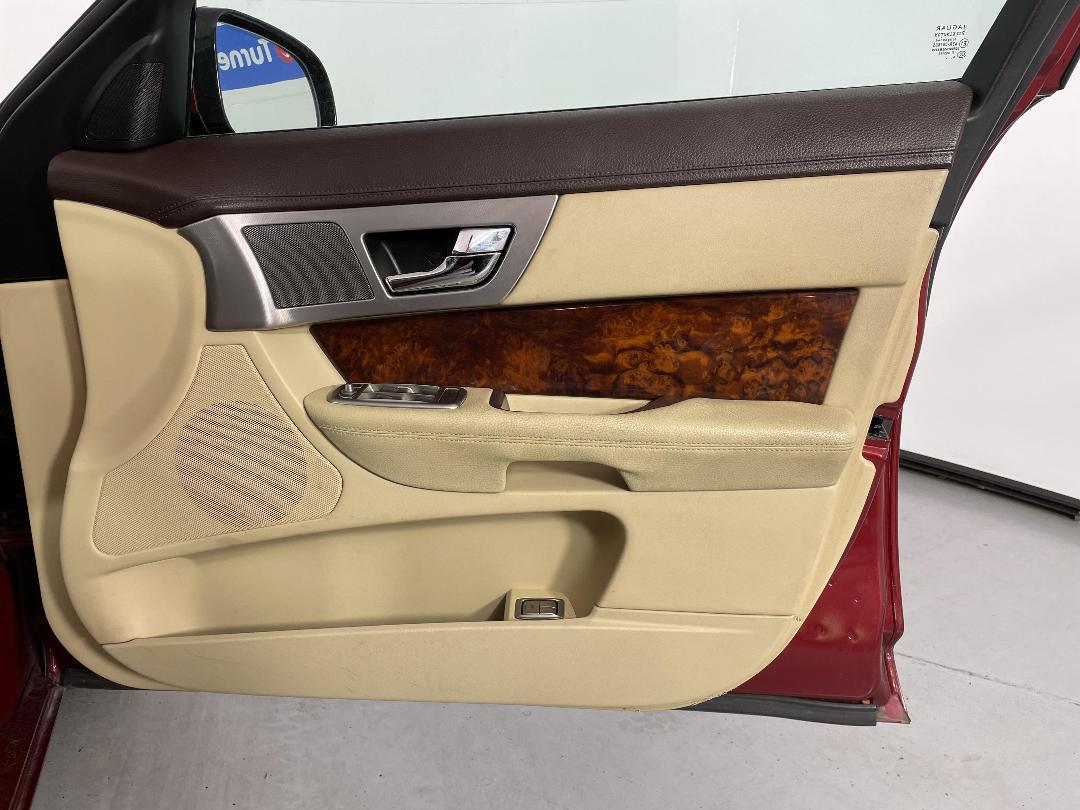 Photo '15' of Jaguar XF