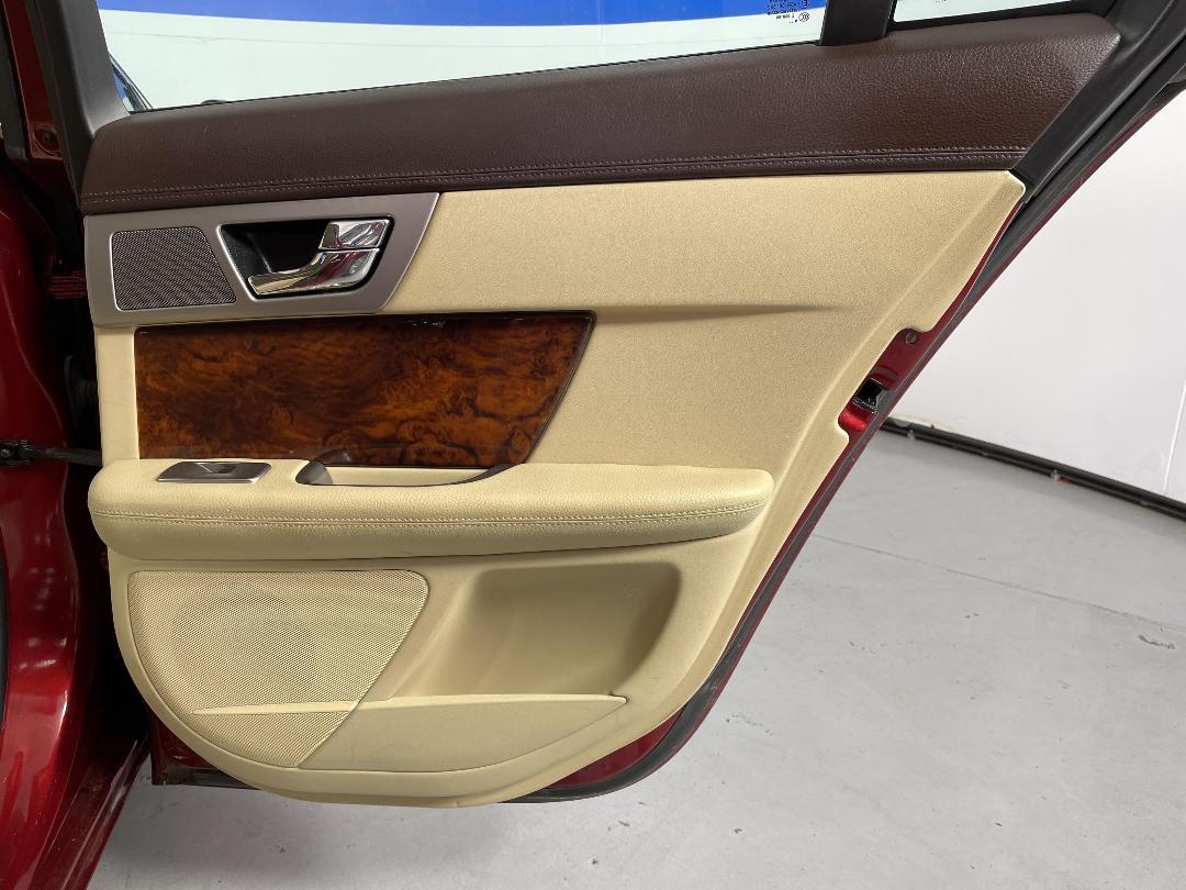 Photo '19' of Jaguar XF