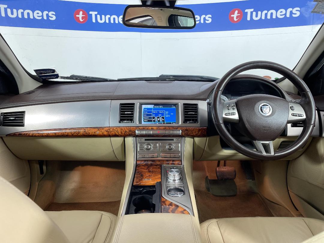 Photo '17' of Jaguar XF