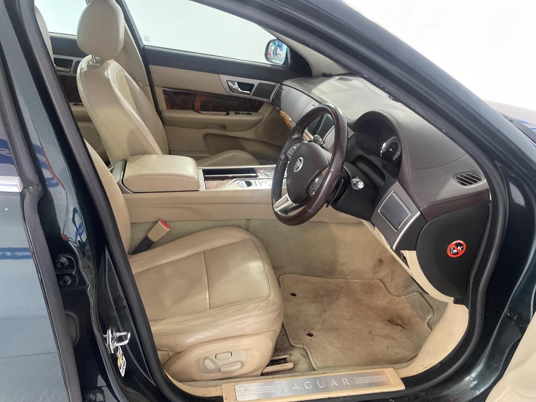 Photo '16' of Jaguar XF