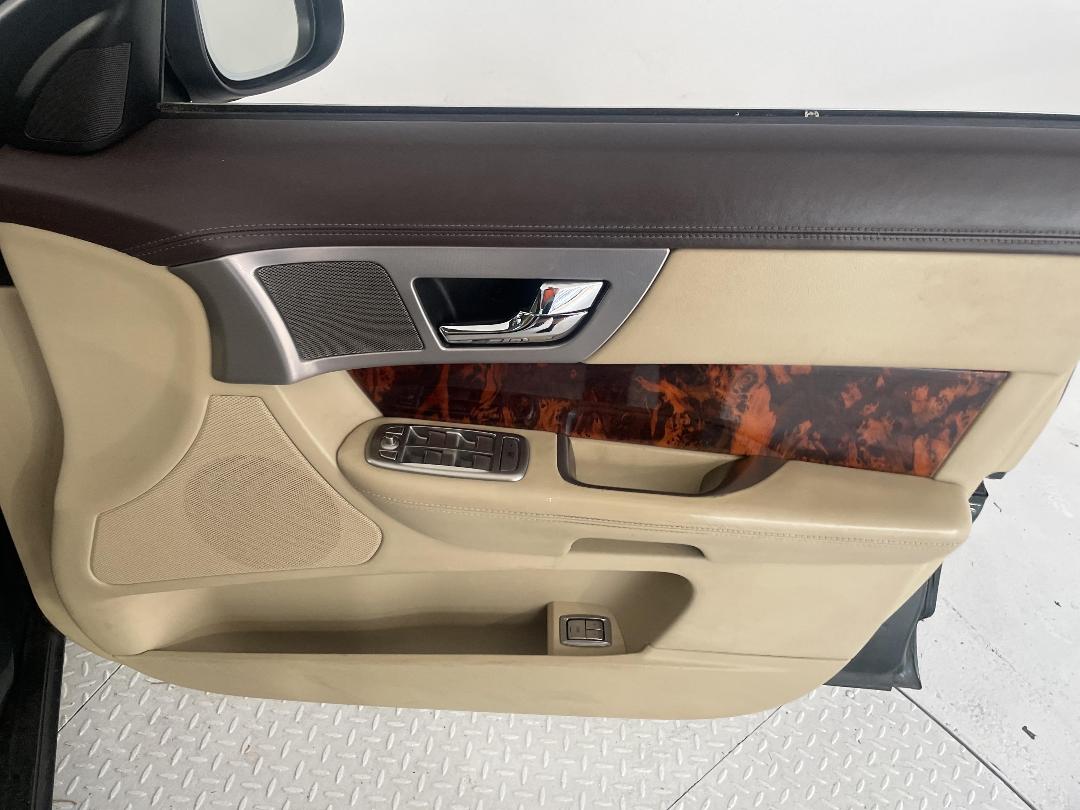 Photo '15' of Jaguar XF