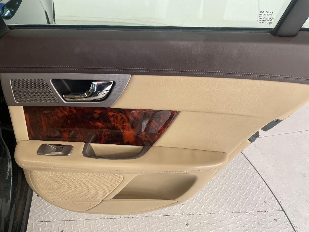 Photo '19' of Jaguar XF