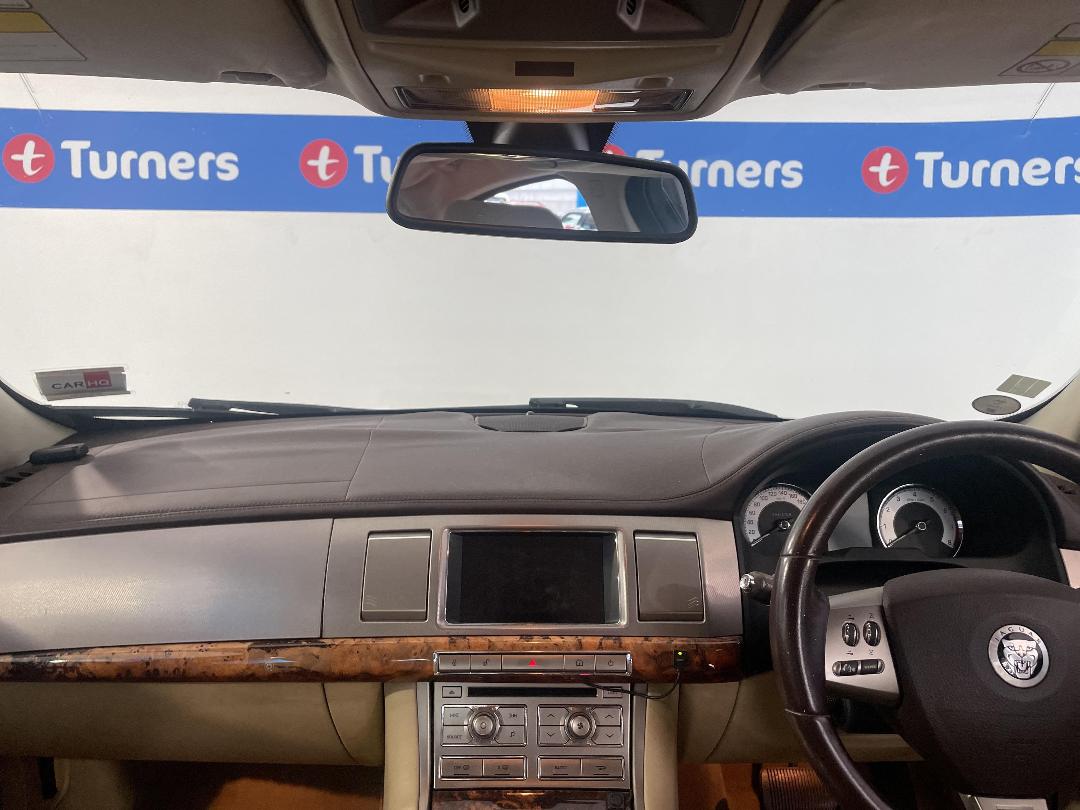 Photo '17' of Jaguar XF