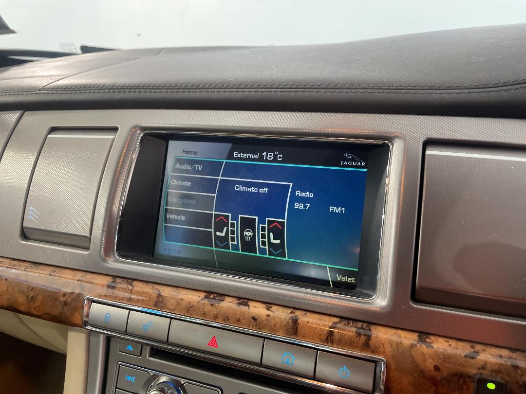 Photo '29' of Jaguar XF