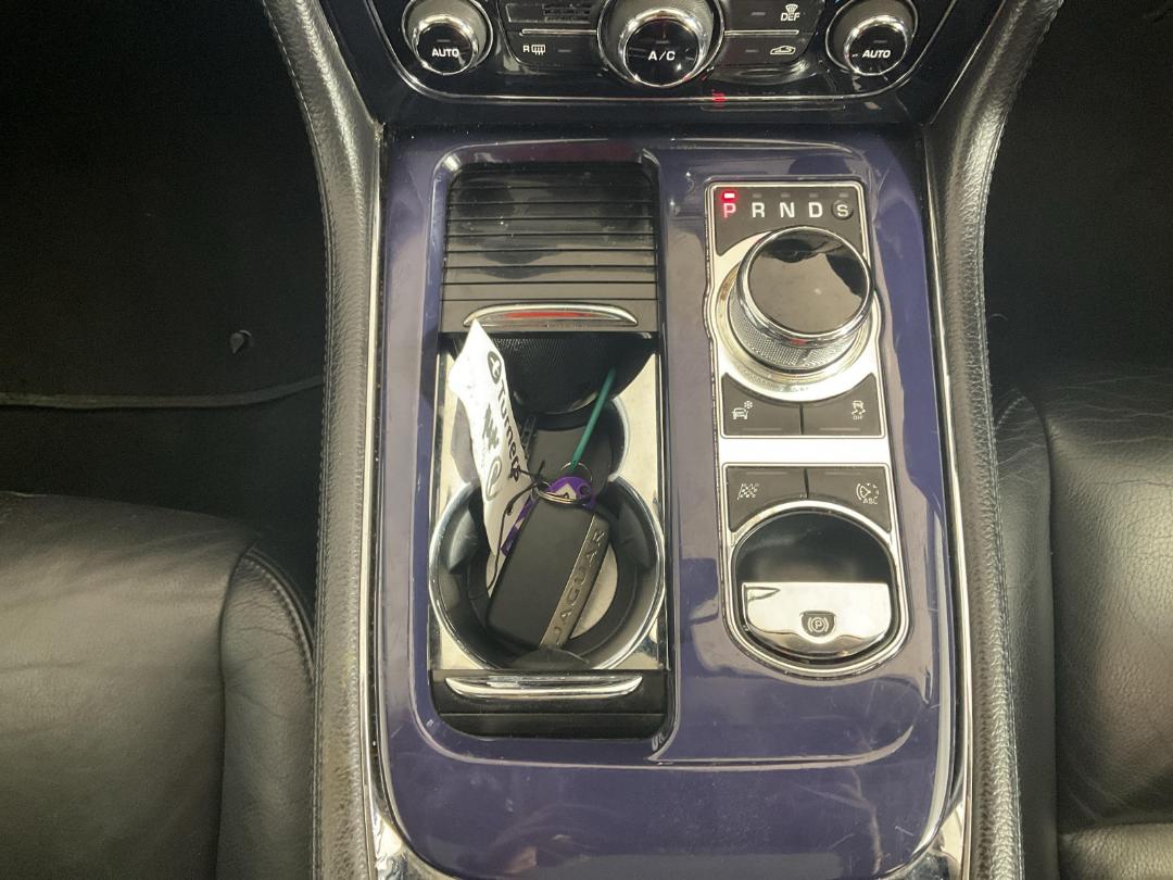 Photo '18' of Jaguar XJ