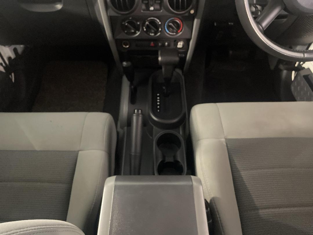 Photo '18' of Jeep Wrangler