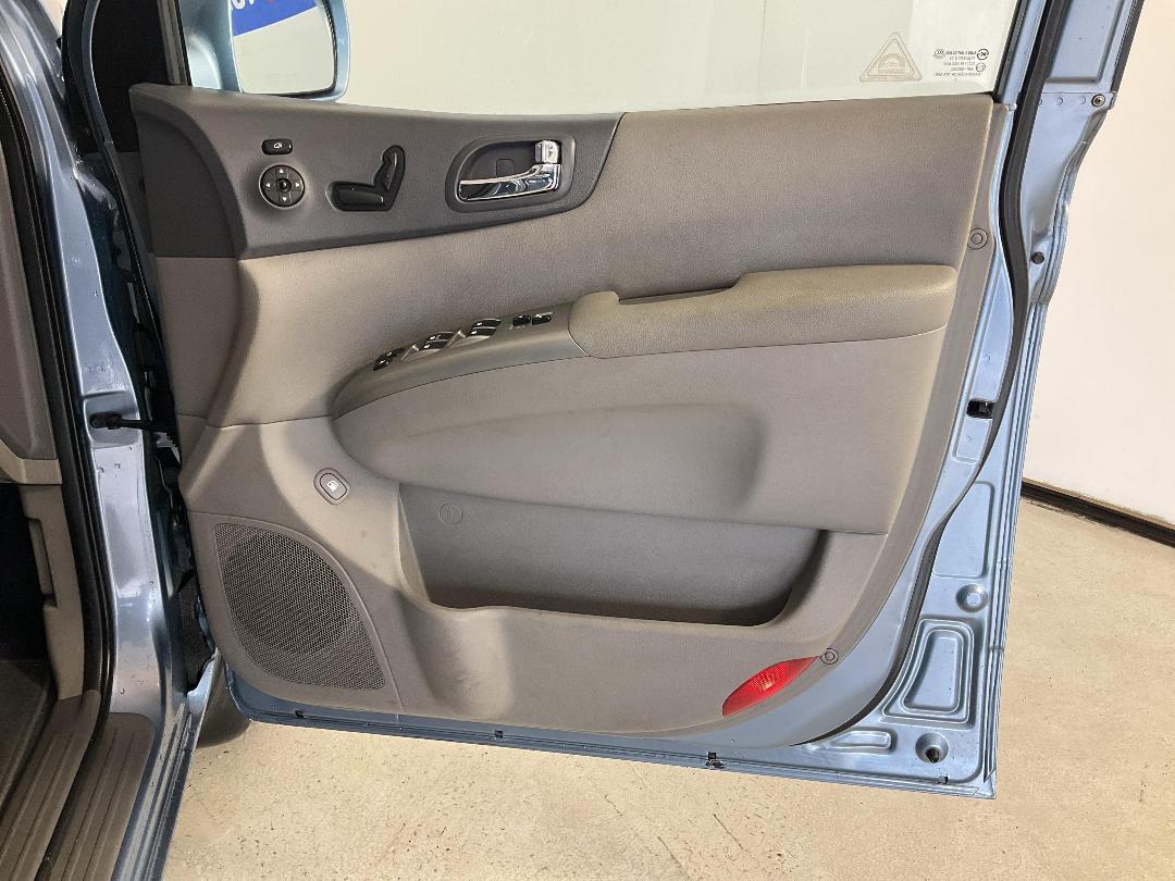 Photo '15' of KIA Carnival