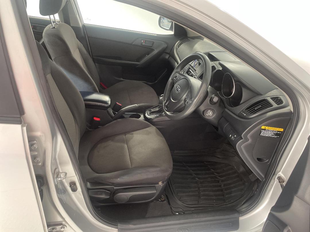 Photo '16' of KIA Cerato Photo '16' of KIA Cerato