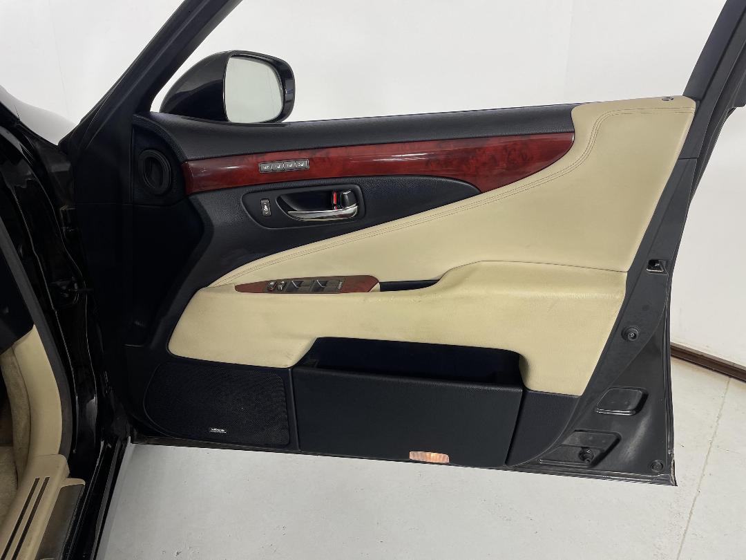 Photo '15' of Lexus LS600H