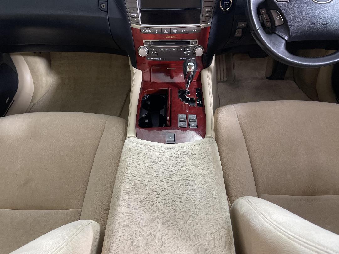 Photo '18' of Lexus LS600H