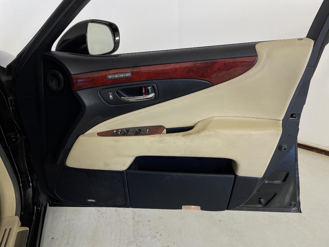 Photo '15' of Lexus LS600H