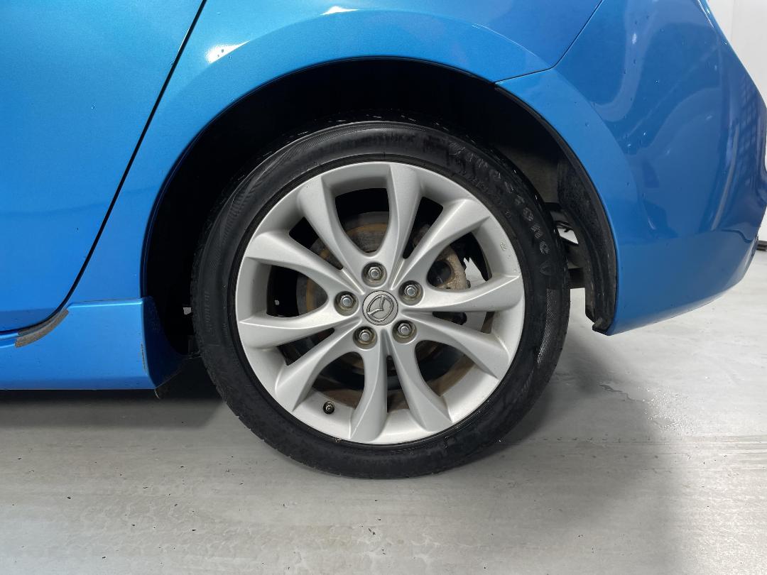 Photo '11' of Mazda Axela