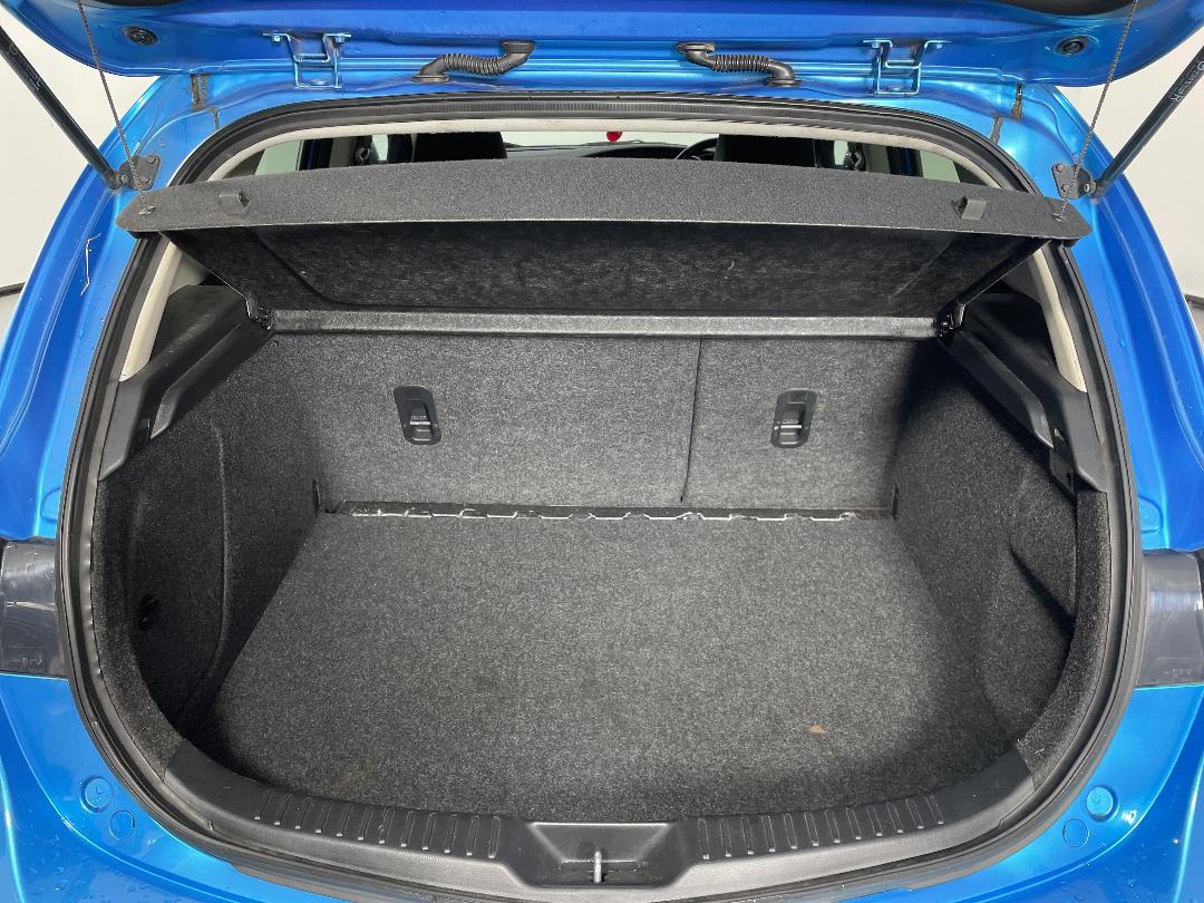 Photo '14' of Mazda Axela