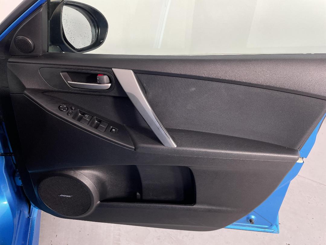 Photo '15' of Mazda Axela