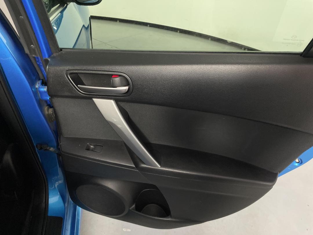 Photo '19' of Mazda Axela