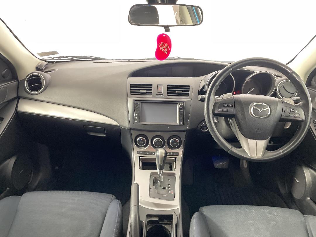 Photo '17' of Mazda Axela