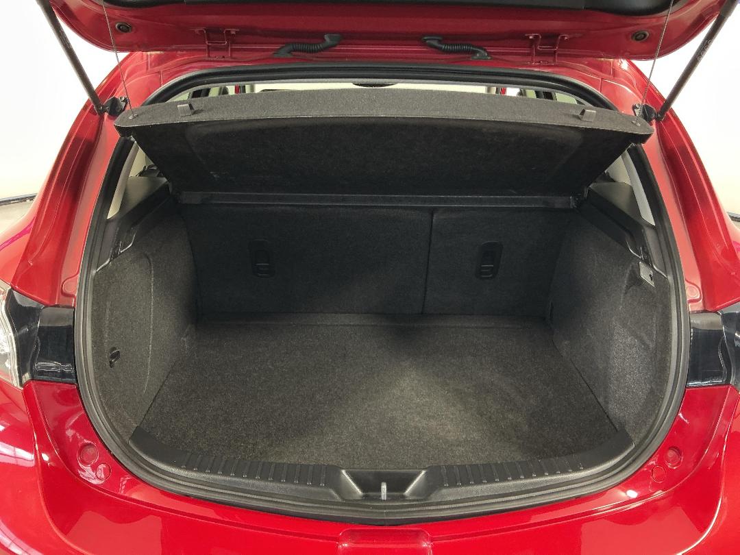 Photo '14' of Mazda Axela Photo '14' of Mazda Axela