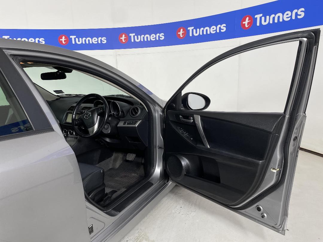 Photo '15' of Mazda Axela Photo '15' of Mazda Axela