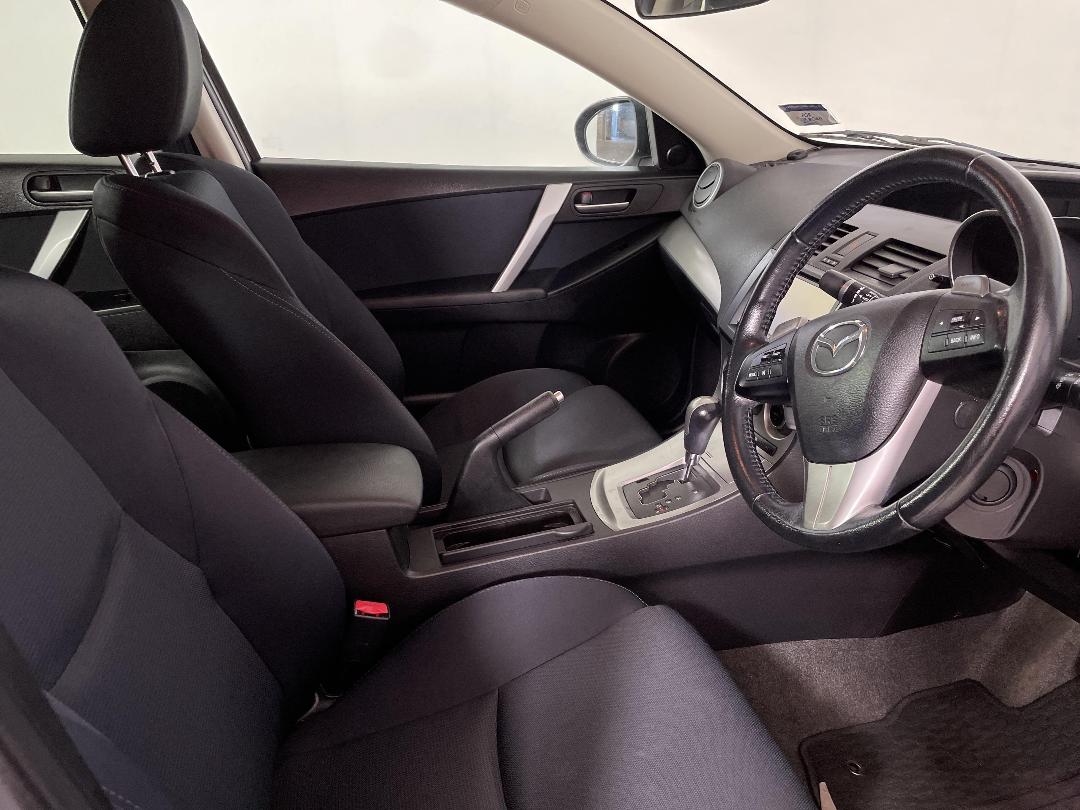 Photo '16' of Mazda Axela Photo '16' of Mazda Axela