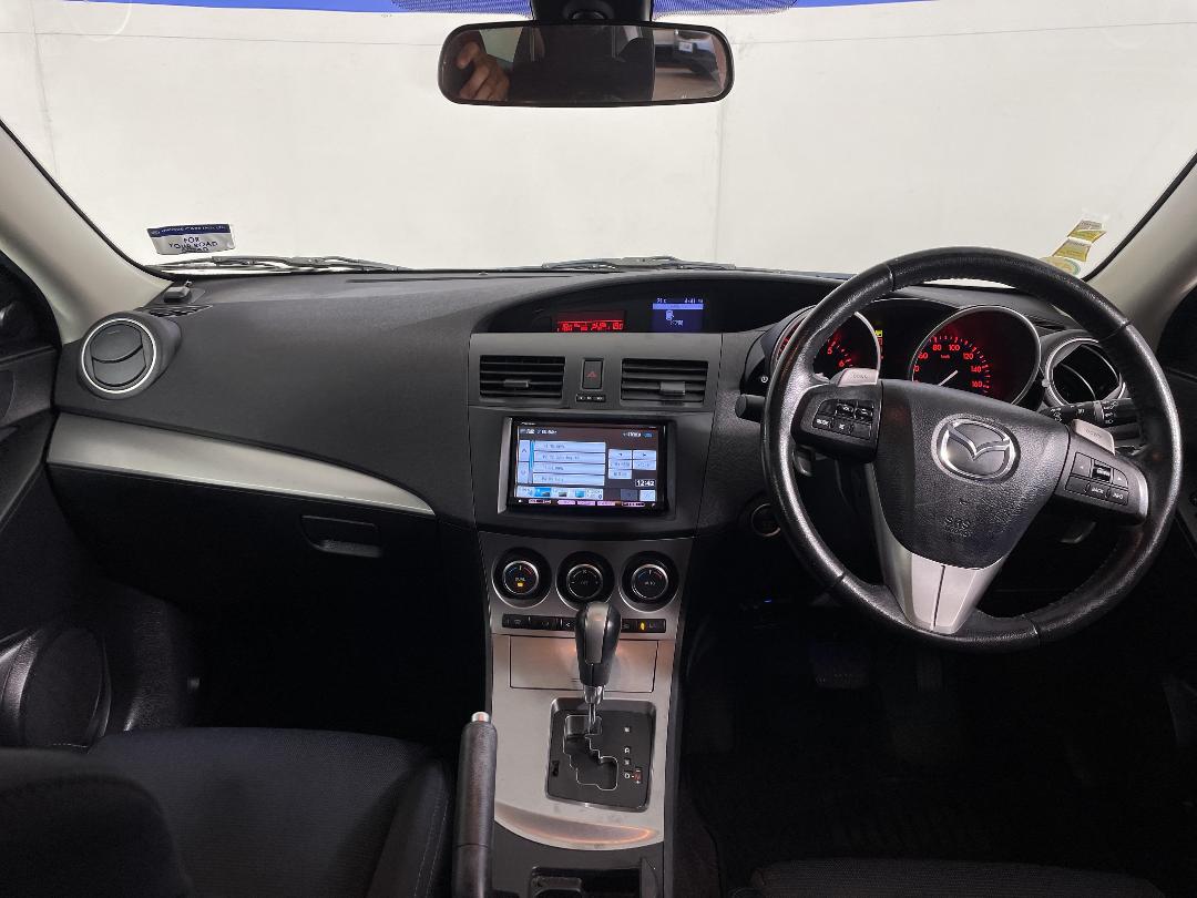 Photo '17' of Mazda Axela Photo '17' of Mazda Axela