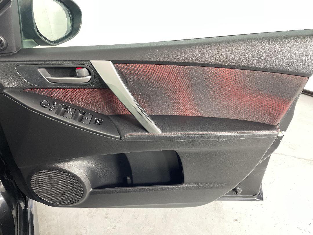 Photo '15' of Mazda Axela